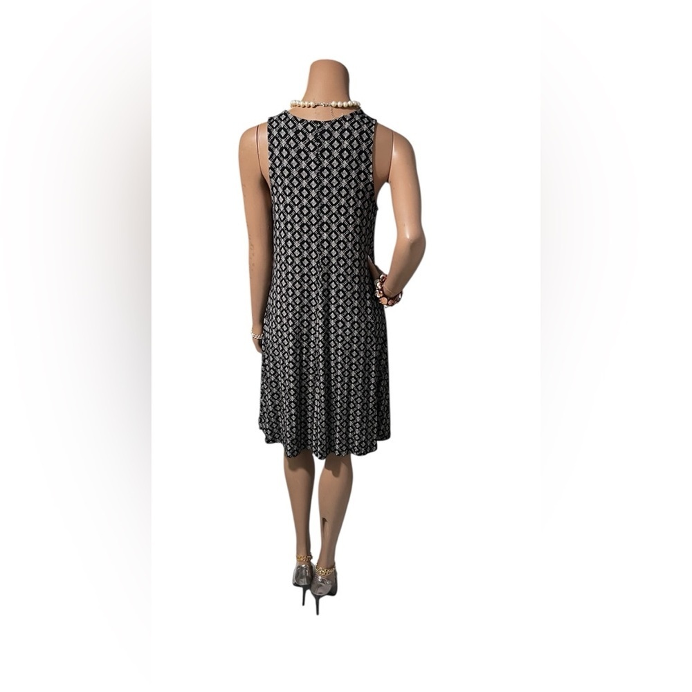 Old Navy Black and White Geometric Midi Dress☑️ - Picture 7 of 11